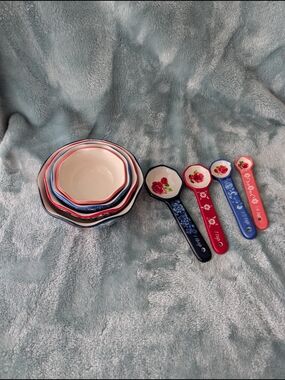 Pioneer Woman Ceramic Nesting Measuring Bowls with Matching Measuring Spoons
